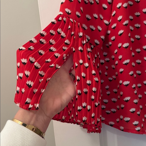 Ann Taylor Factory top w pleated wrists, Medium - Picture 6 of 6